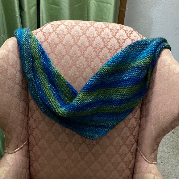 Knit shawl - Picture 1 of 4